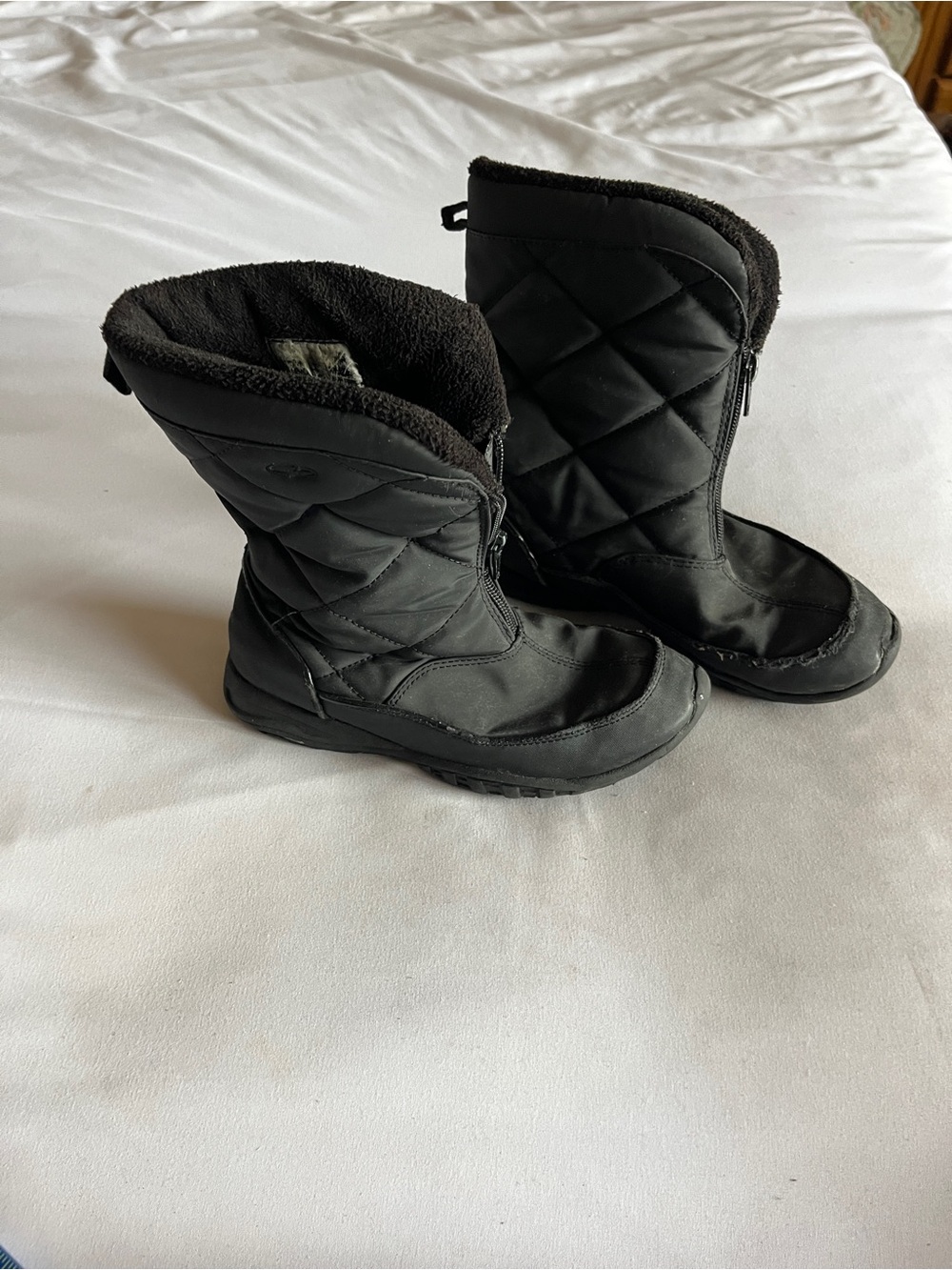 Quilted Black Women's Winter Boots with Plush Lining